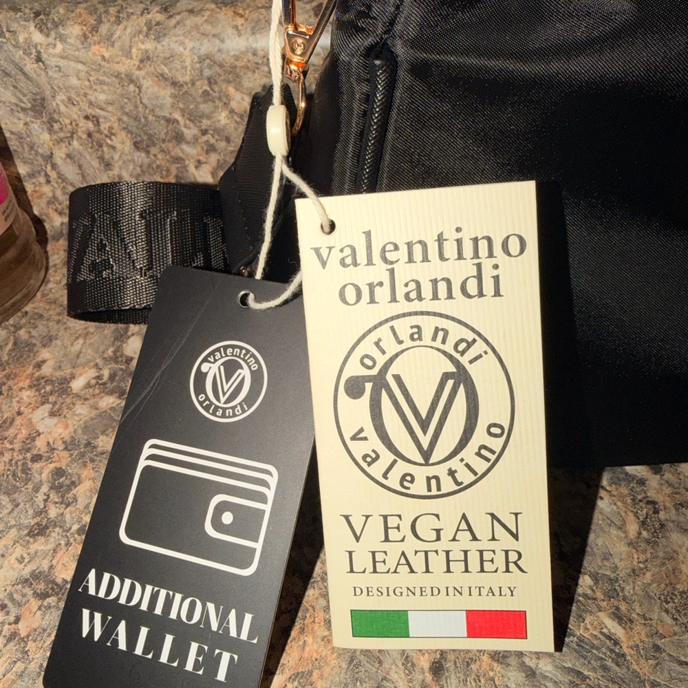 Valentino Orlandi Black Crossbody purse with matching coin purse. New with tags🖤 - Picture 3 of 7